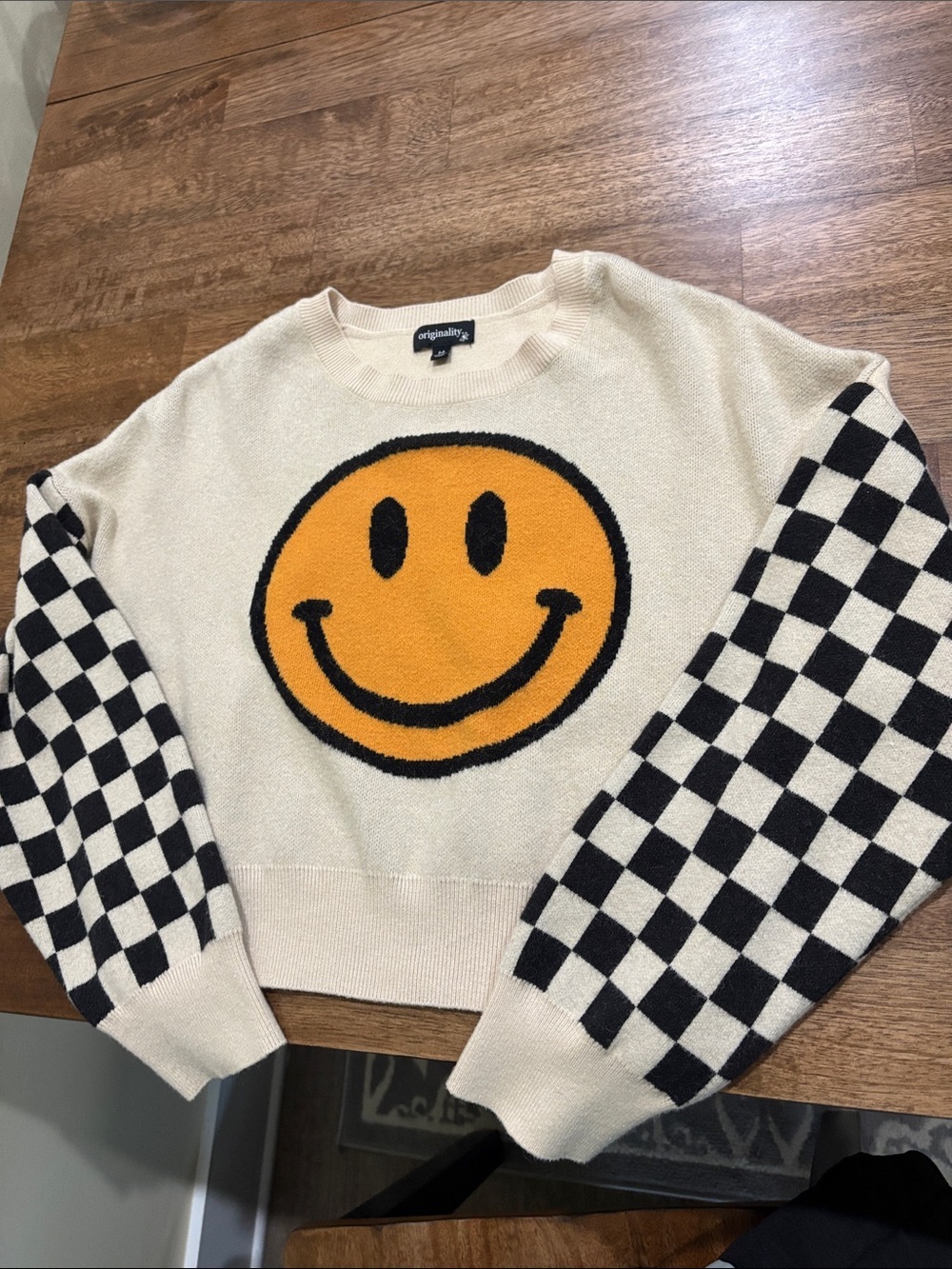 Originality Smiley Sweater Checked Sleeves Cropped Juniors Size M Cream & Black